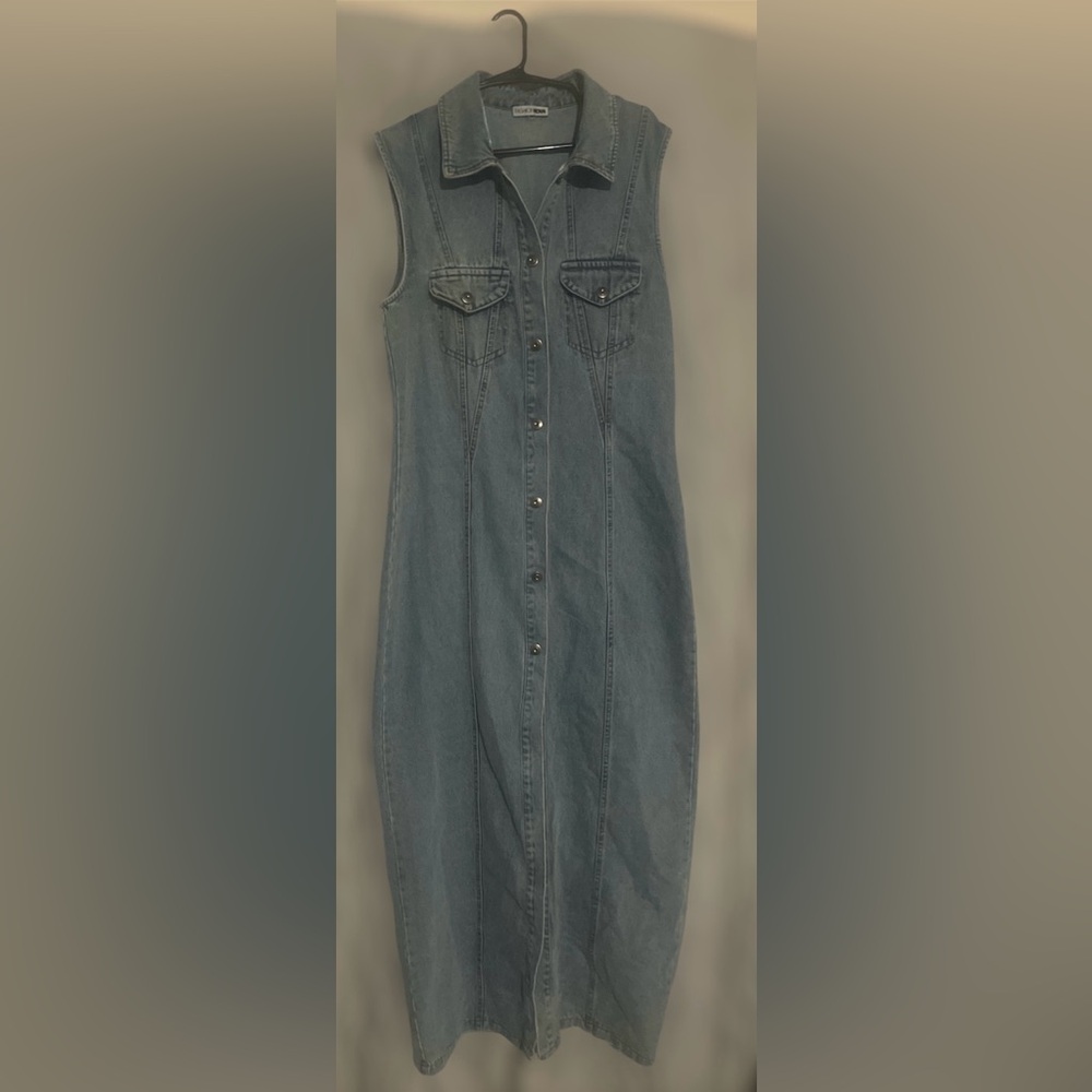 FASHIONNOVA DENIM MAXI DRESS. Never worn. Very Cute and Stylish